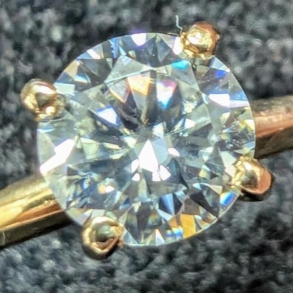 NWOT 10KT Yellow Gold Solitaire Engagement Ring with 1.00ct Moissanite Stone